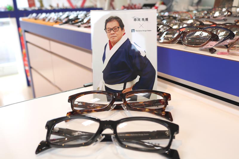 大きいサイズのメガネで人気のマンハッタンデザインスタジオから 藤波 辰爾モデルが登場です 石川県金沢市の太陽めがね Ss級認定眼鏡 士と認定補聴器技能者が視生活のアドバイザーとして快適なメガネをお作りします